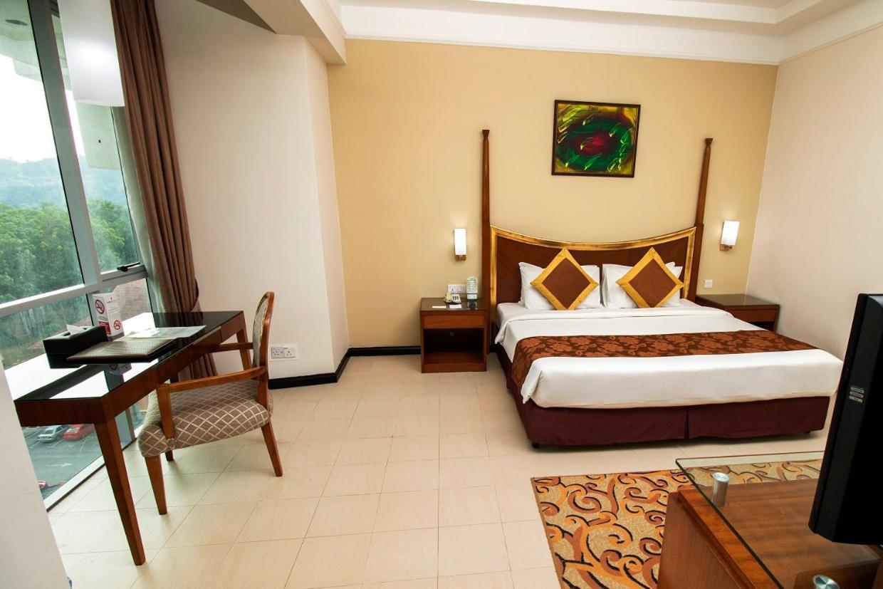 Nilai Springs Resort Hotel Eksteriør billede